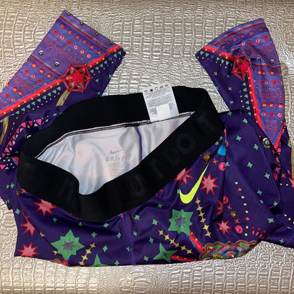 Nike Work out tights Dry-Fit size SMALL (worn once) Burning Man Vibes - Picture 10 of 16